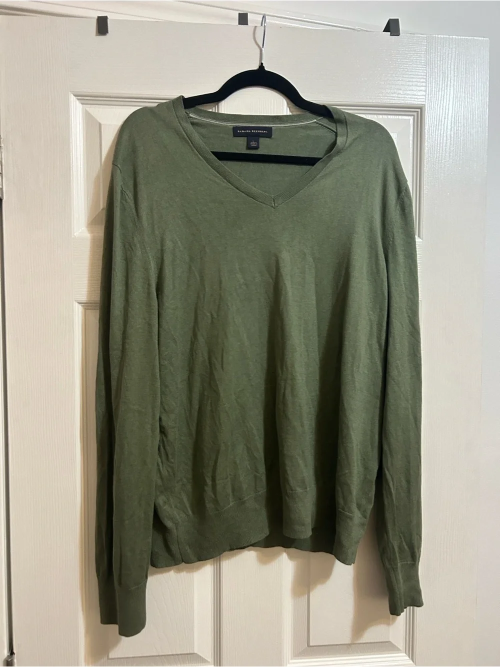 Banana Republic Men's V-Neck Sweater in Olive Green